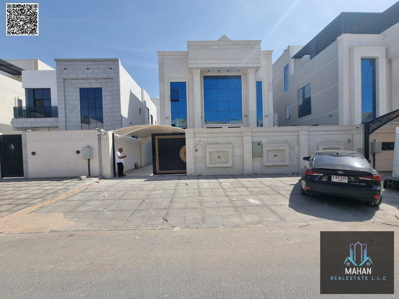 Villa and rooftop for sale in Ajman at a bargain price. Excellent location. Freehold ownership for life for all nationalities. Bank financing availabl