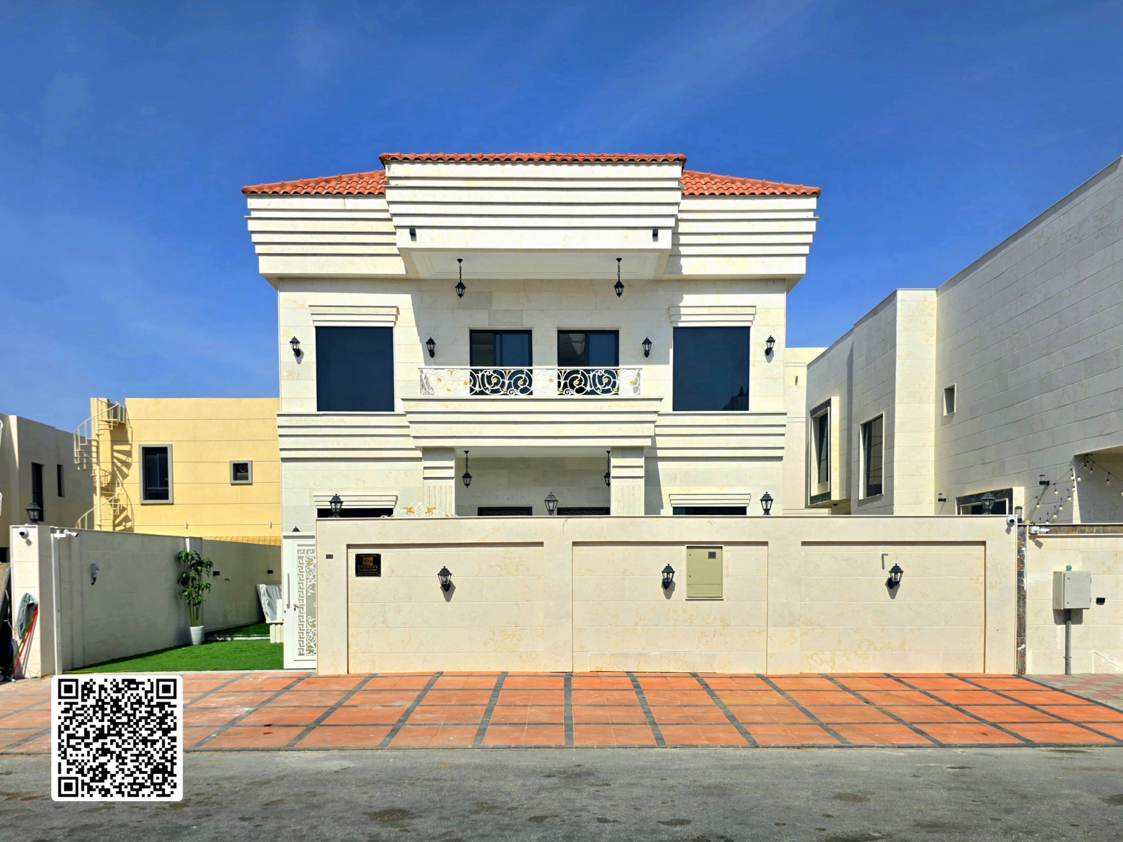 Classic villa for sale in a very prime location and with a super deluxe finish