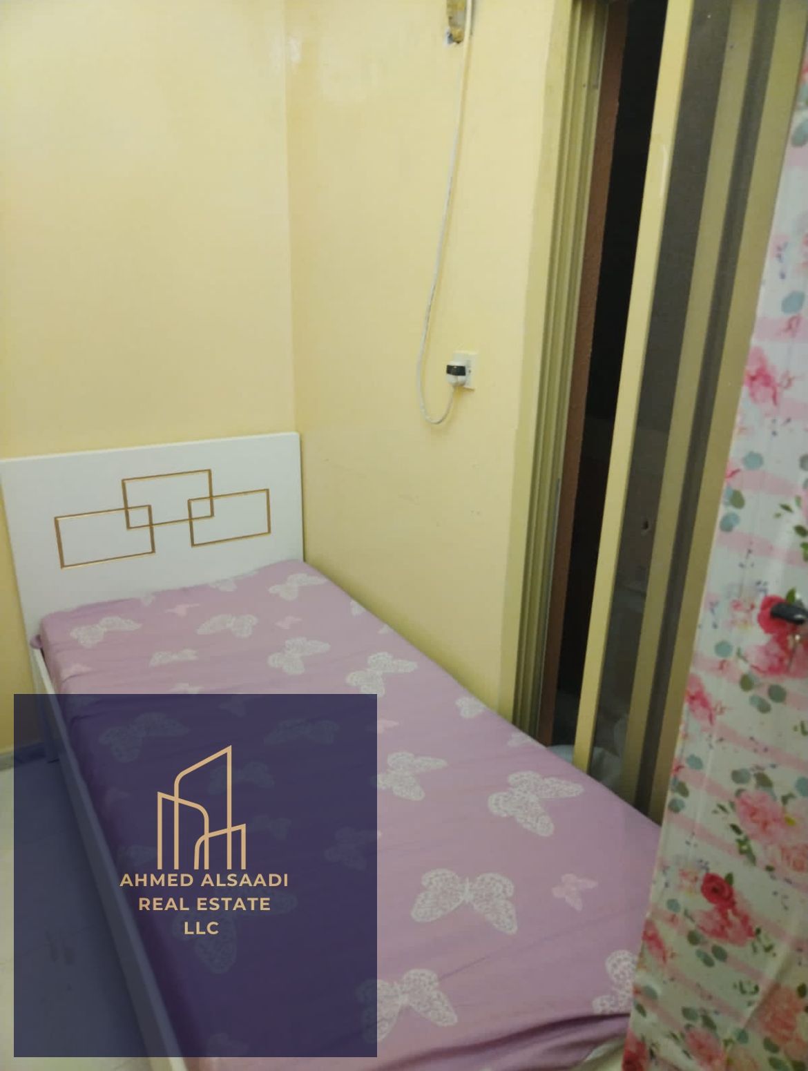 Partitioned apartment have mix / female