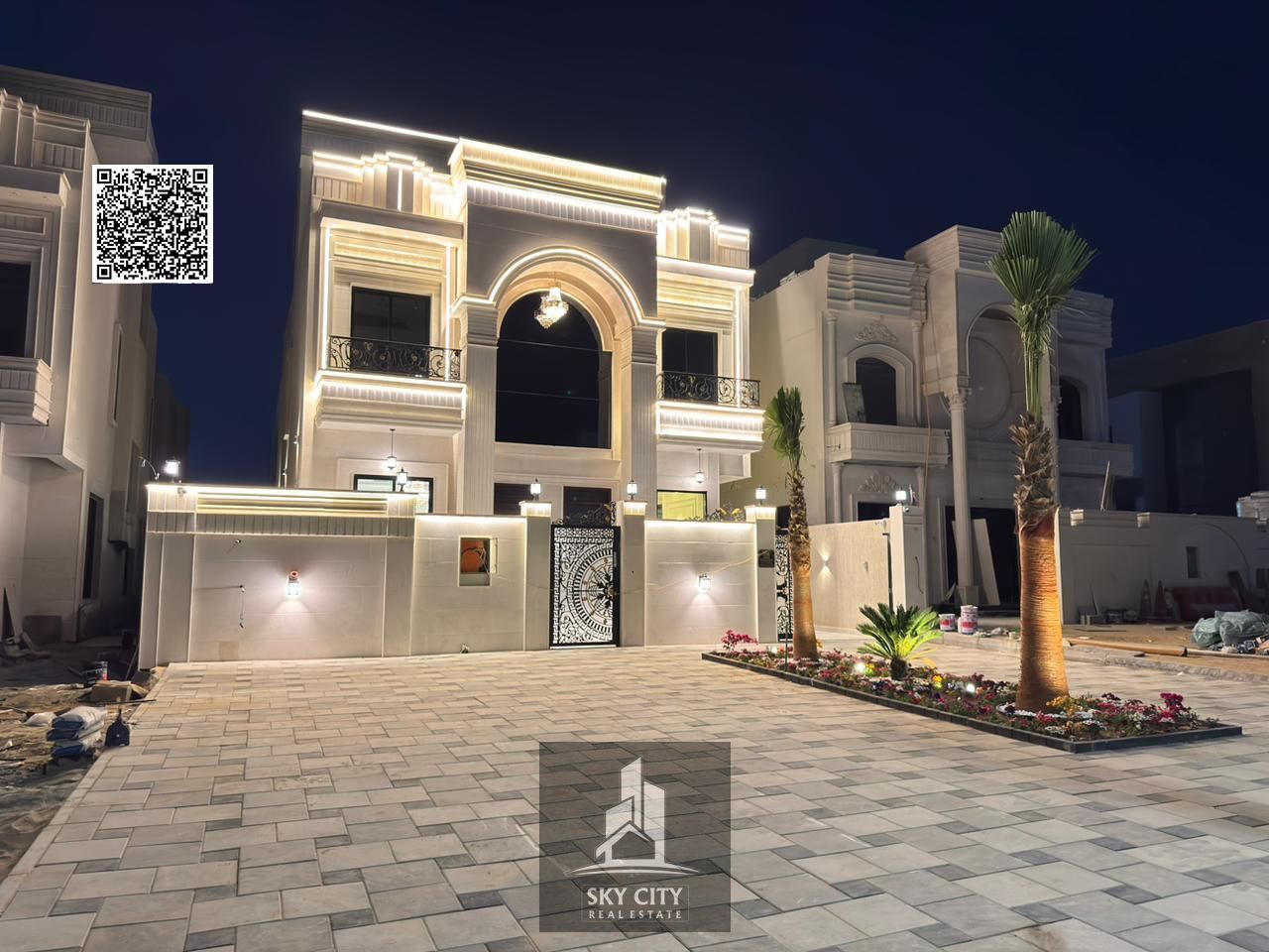 Enjoy luxury and comfort with this classic villa, featuring a ground floor, first floor, and roof, ready for immediate occupancy. It boasts a 30-meter