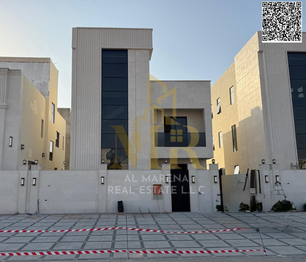 A villa with a price including registration and ownership fees on the main street, ready to move in, in the most prestigious areas of Ajman. Freehold