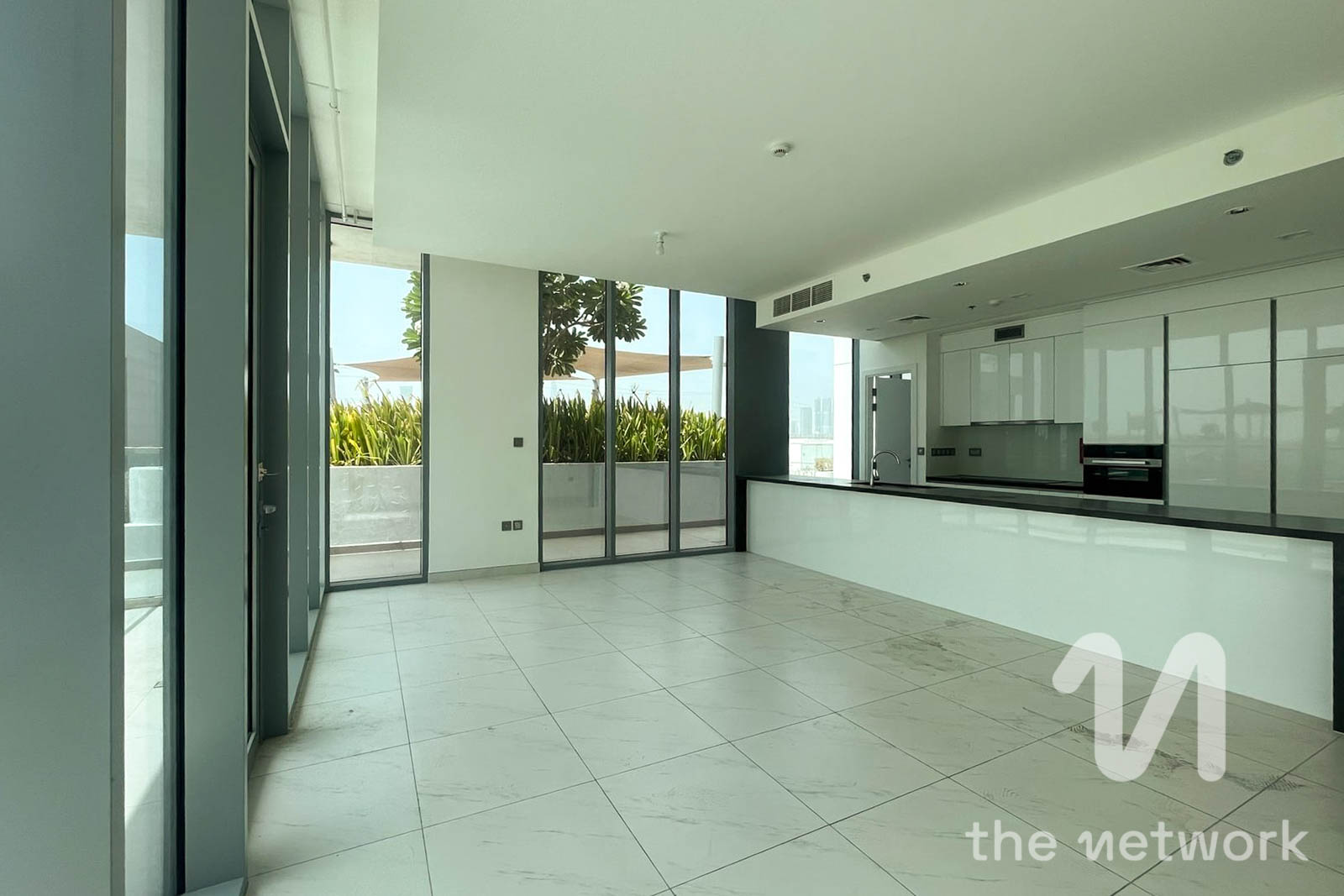 Large Layout | Skyline Views | Full Privacy