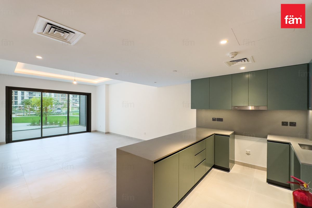 Largest 1br Big Balcony Park Access