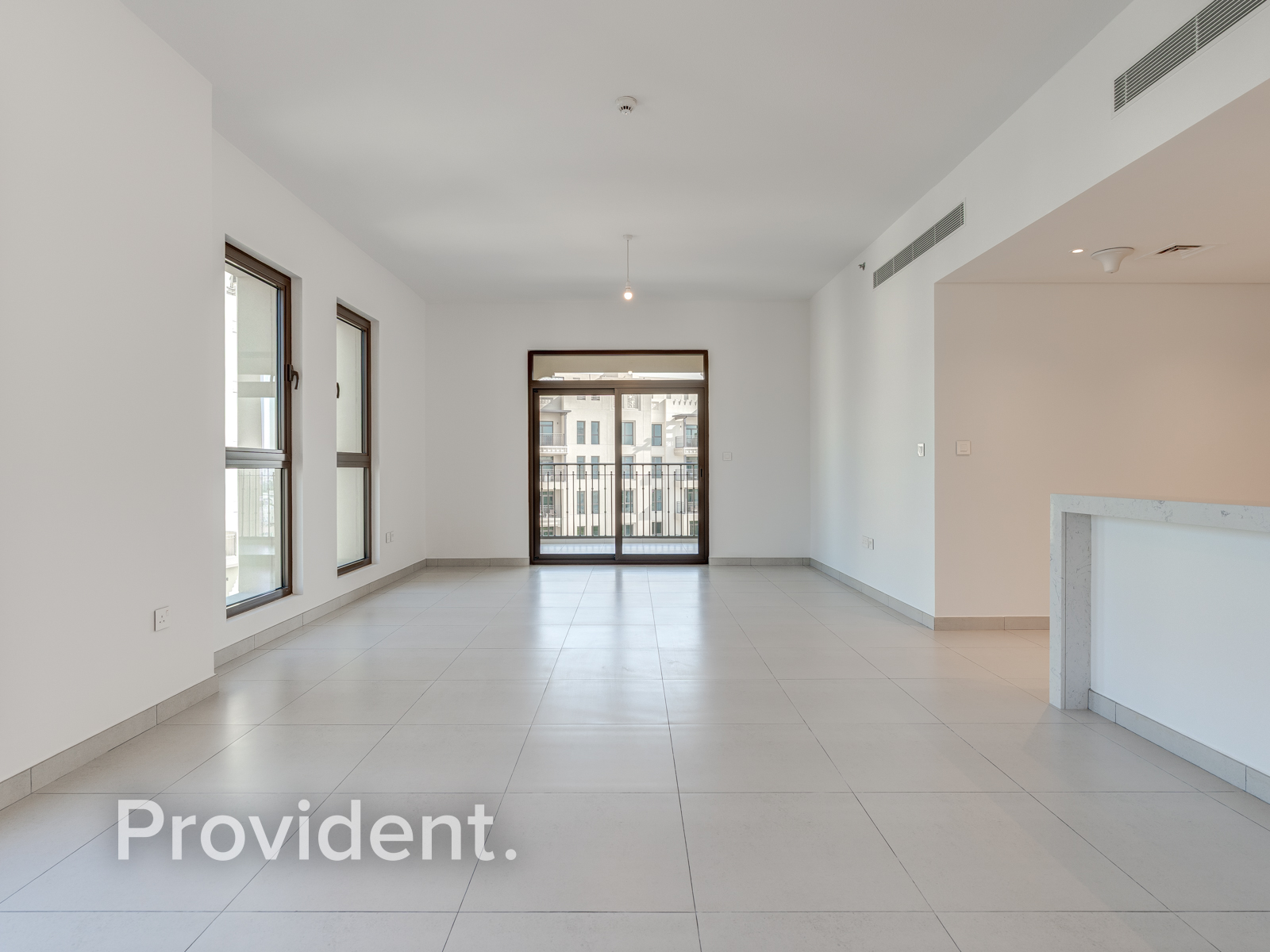 Prestigious MJL | Walk to Souk / Beach