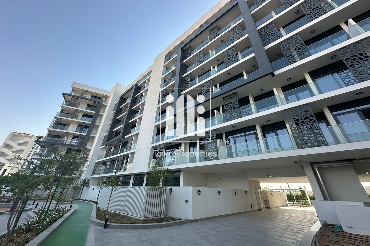 Top Amenities | Studio W Balcony | Fully Furnished |