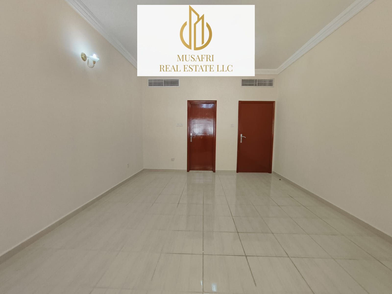 SPACIOUS 2BHK//FAMILY BUILDING//LIVE LIFE//WITH BALCONY & WARDROBES//PRIME LOCATION//