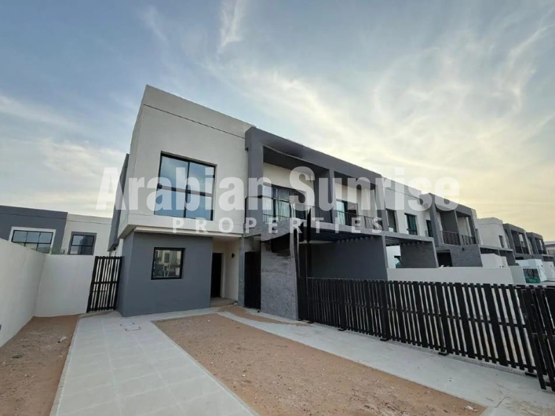 Ready Brand New TH | Mid Unit | Kitchen Appliances