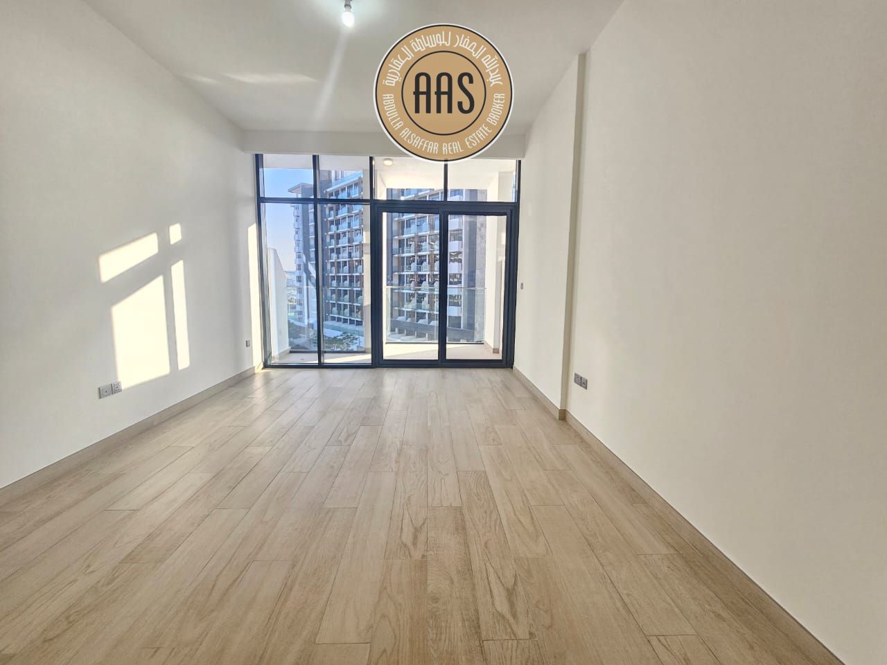 luxurious super spacious ultra modern studio with ac,all 5 star amenities free