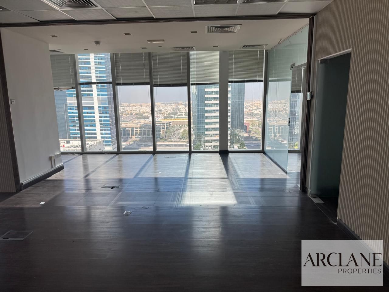 Vacant Office | Close to Metro | High Floor |