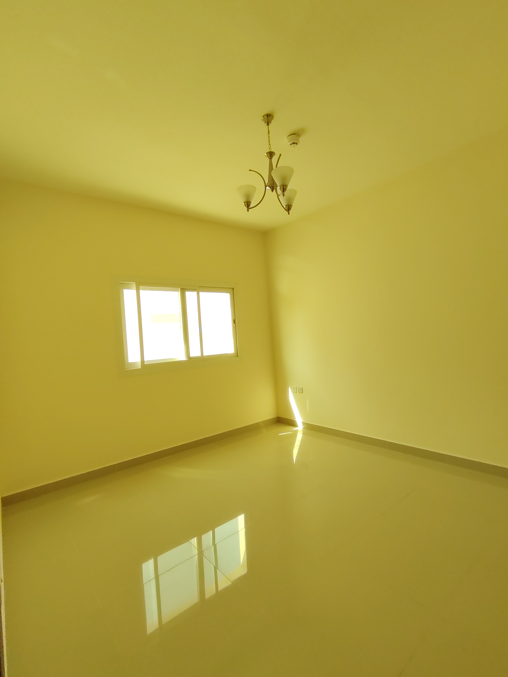BRAND NEW BULDING NO DEPOSIT 1BHK WITH MASTER BEDROOM 2 WASHROOM WITH BALCONY CENTRAL AC RENT 37K