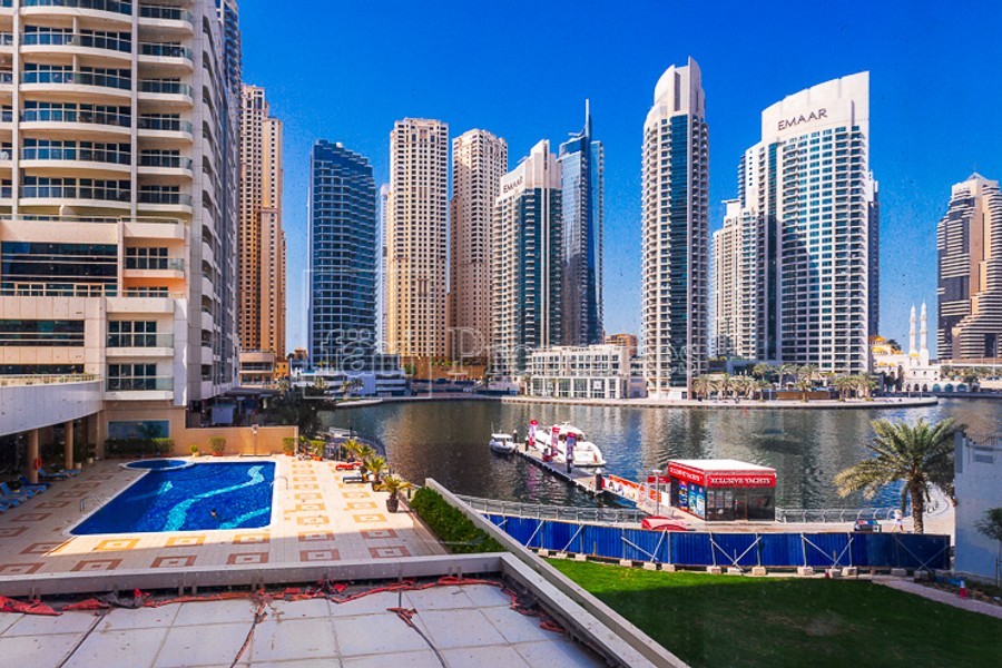 Marina towers. Marina Tower Дубай. Район Dubai Marina в 2000 году. Continental Tower Dubai Marina. Жилые комплексы в Марина Дубаи.