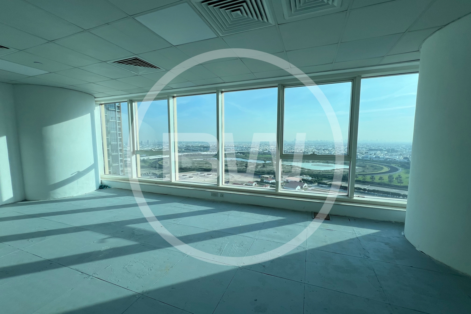 VACANT | FITTED | GREAT VIEWS | HIGH FLOOR