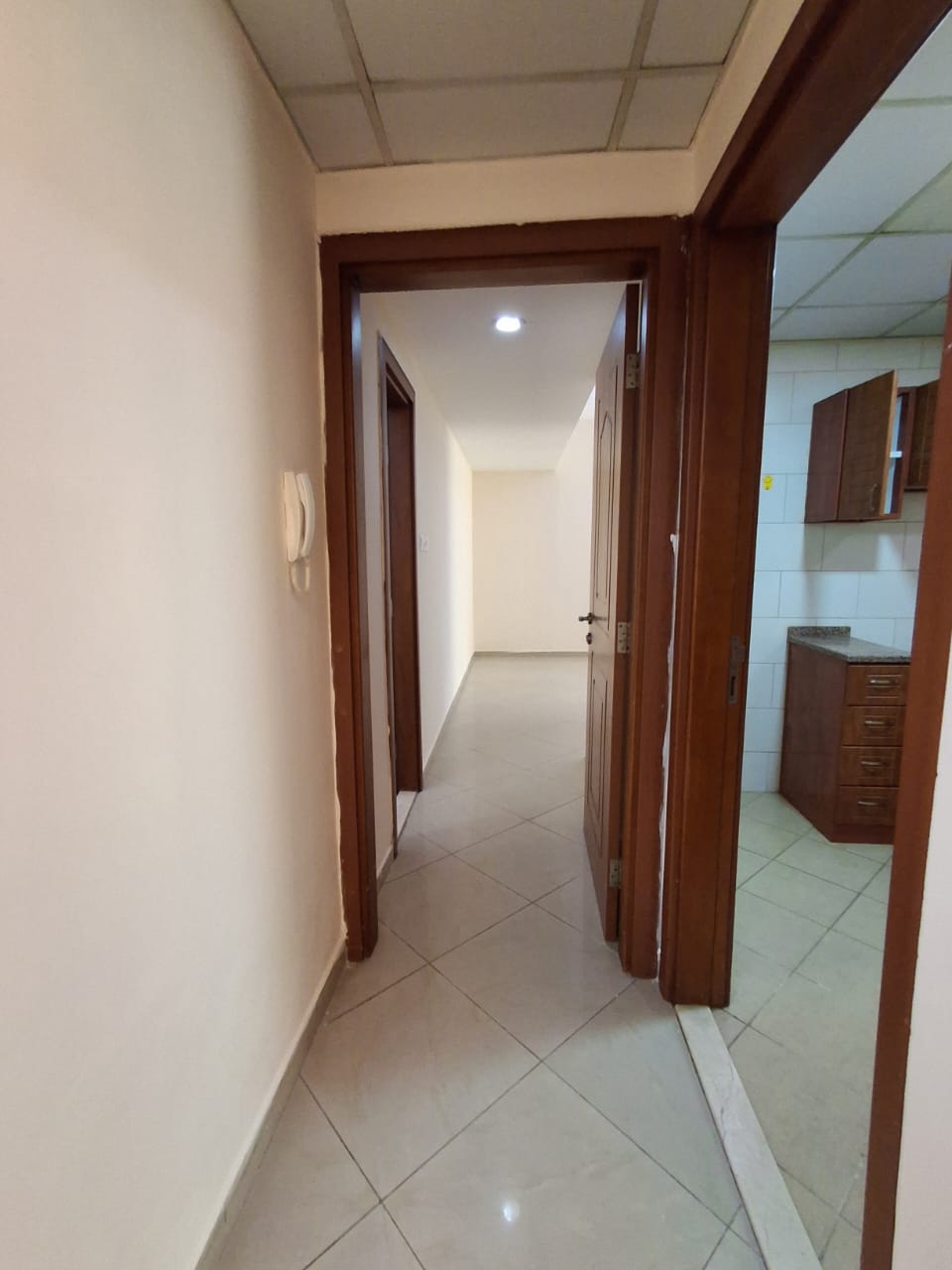 Spacious 1 BHK Flat | Gym & Pool | Family Building