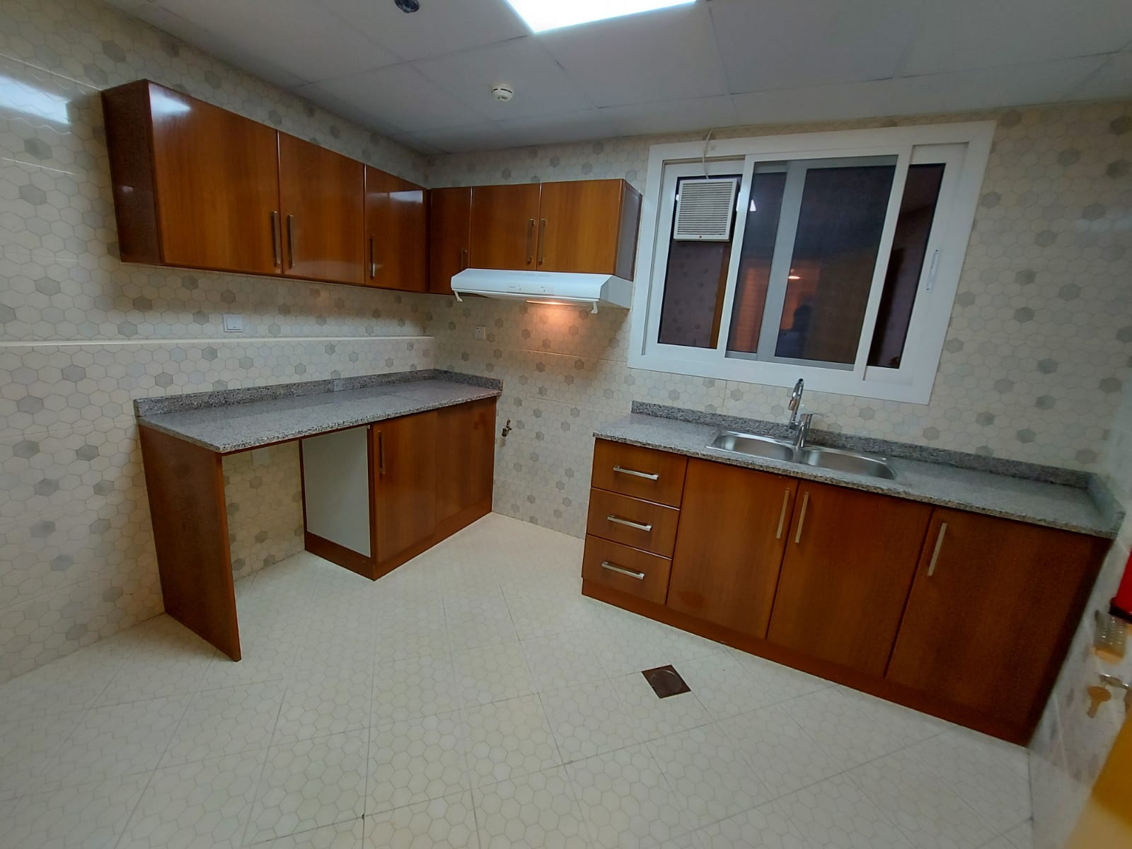 SPECIOUS 1 B/R HALL GOOD SIZE ,37k OPP SAHARA IN AL NAHDA SHJ