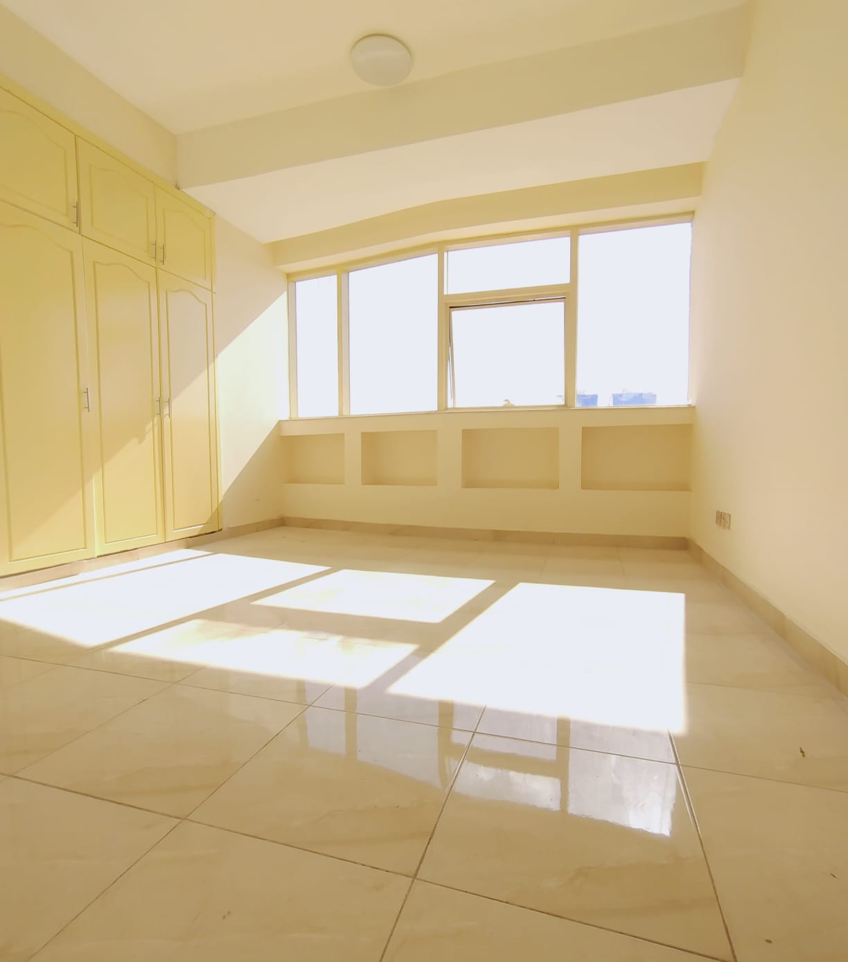 Huge size 2bhk with attach washroom+wardrobes just in 45k near nahda park shj call umair. .