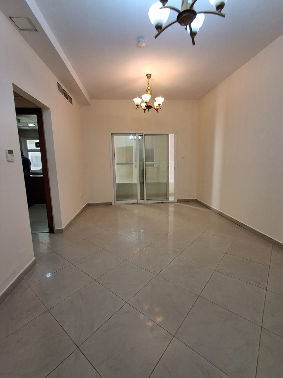 Good Size1 BHK WITH BALCONY Flat 2 washroom in Fully Family Building Just in 40k with 6 cheques payment Close to Border