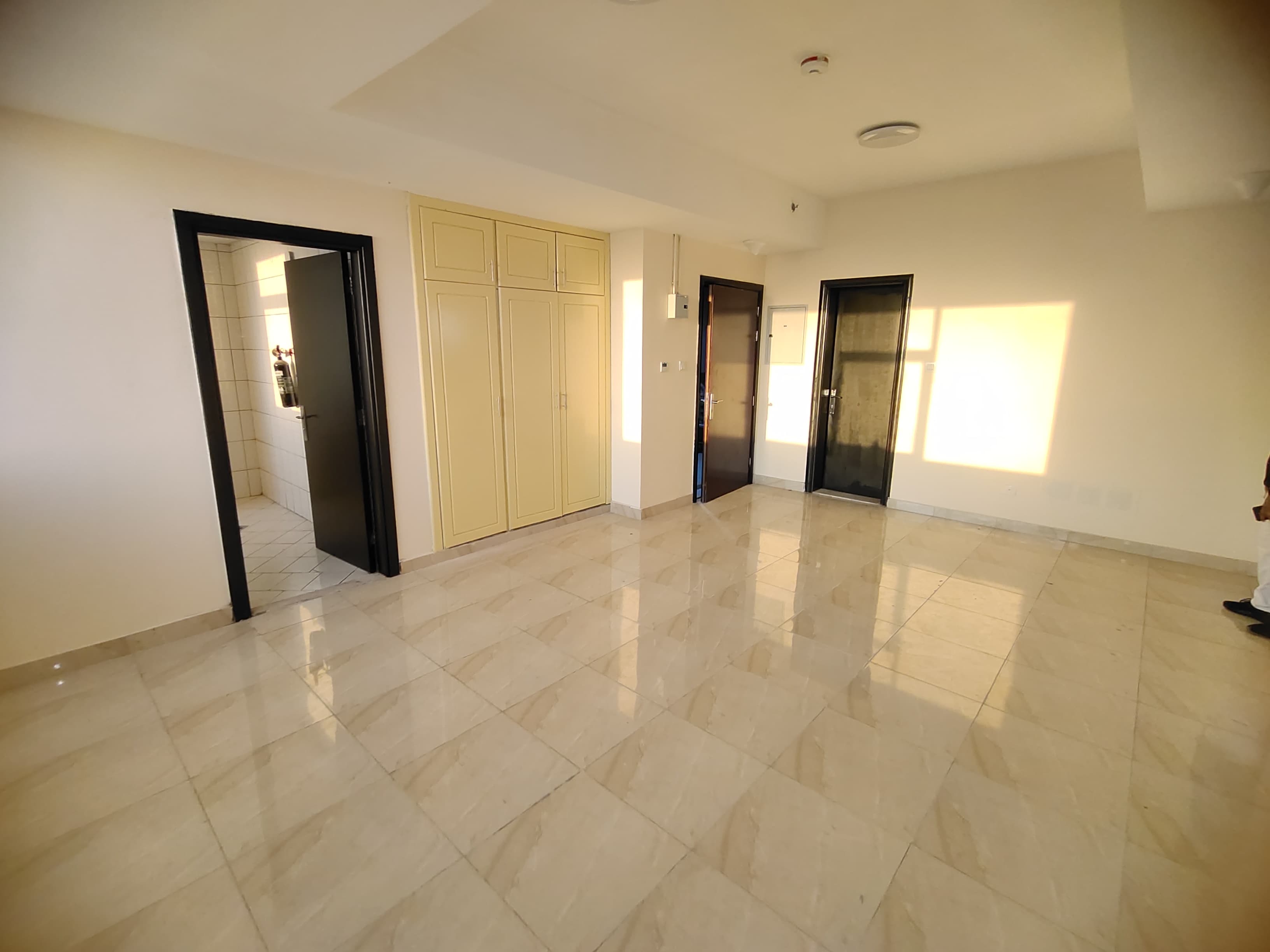 GRAB THE OFFER!!! COZY 2BHK APARTMENT AVAILABLE WITH 2 FULL WASHROOMS AND ATTACHED WARDROBES WITH FREE CAR PARKING JUST IN 45K - AL NAHDA SHARJAH