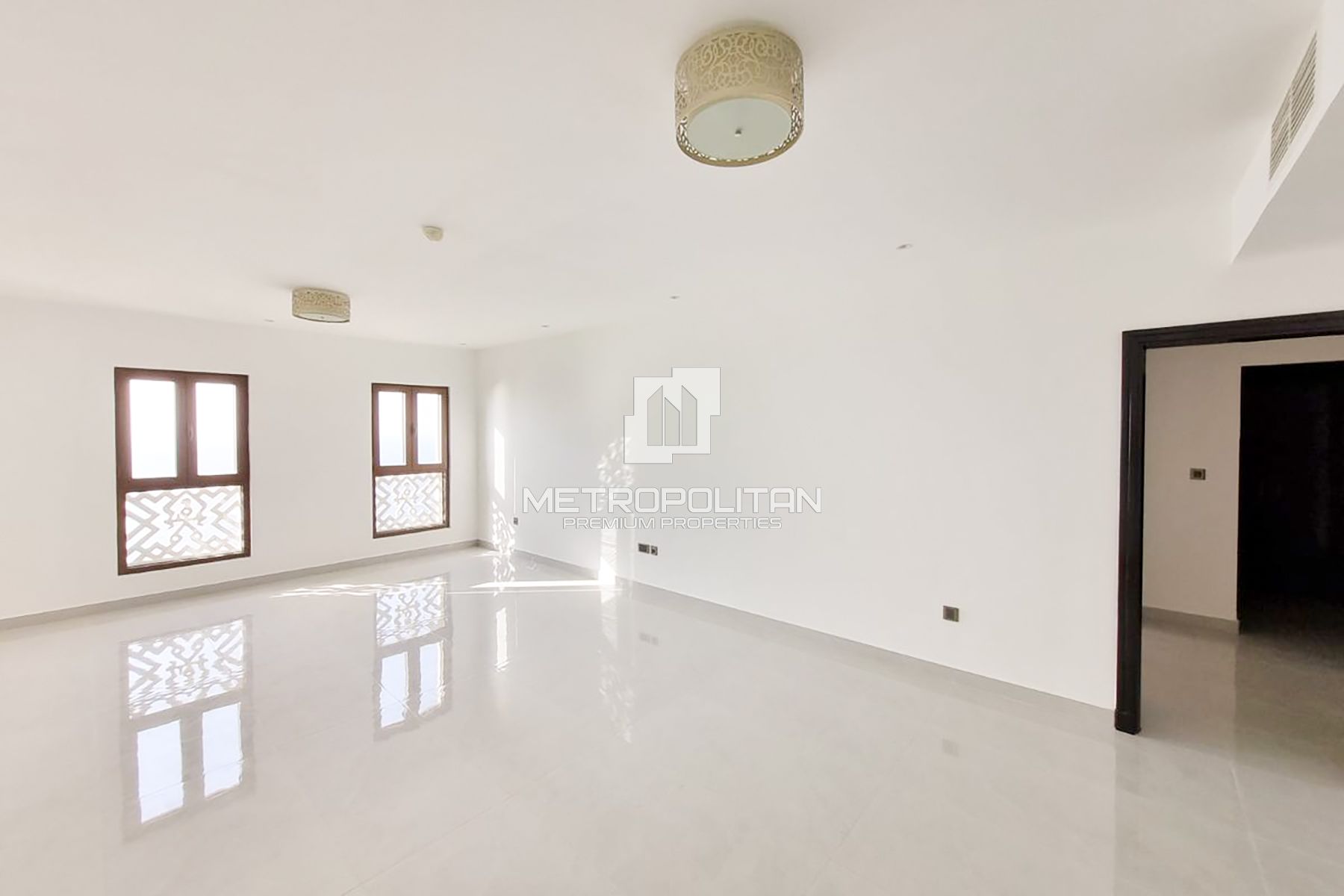 Upgraded 2 Bed| High Floor | Unfurnished |Sea View