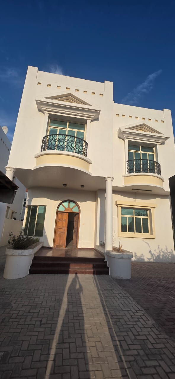 ***Luxurious Villa with Large living area in Al Rifaah***