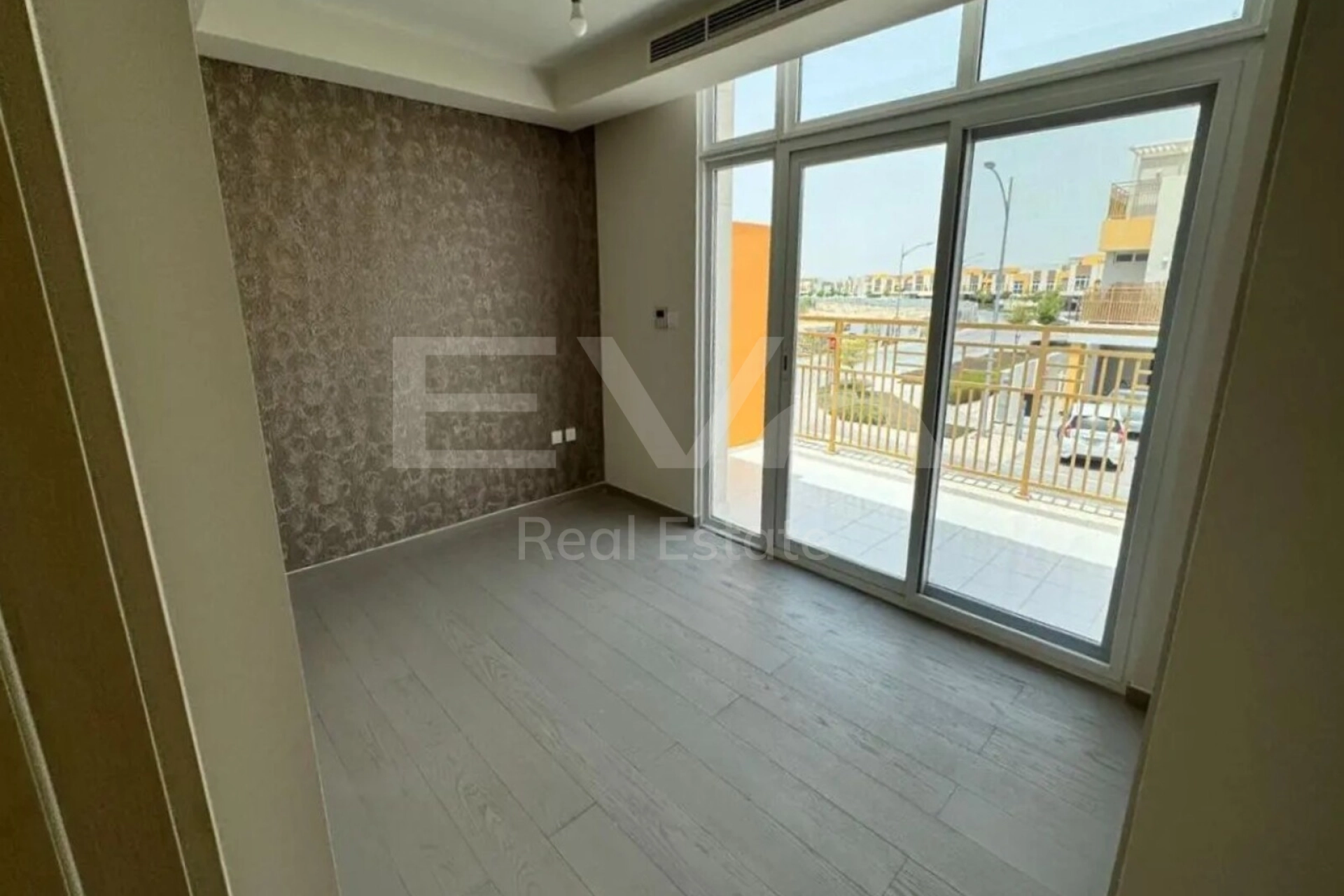 Mid Unit | Unfurnished | Community View