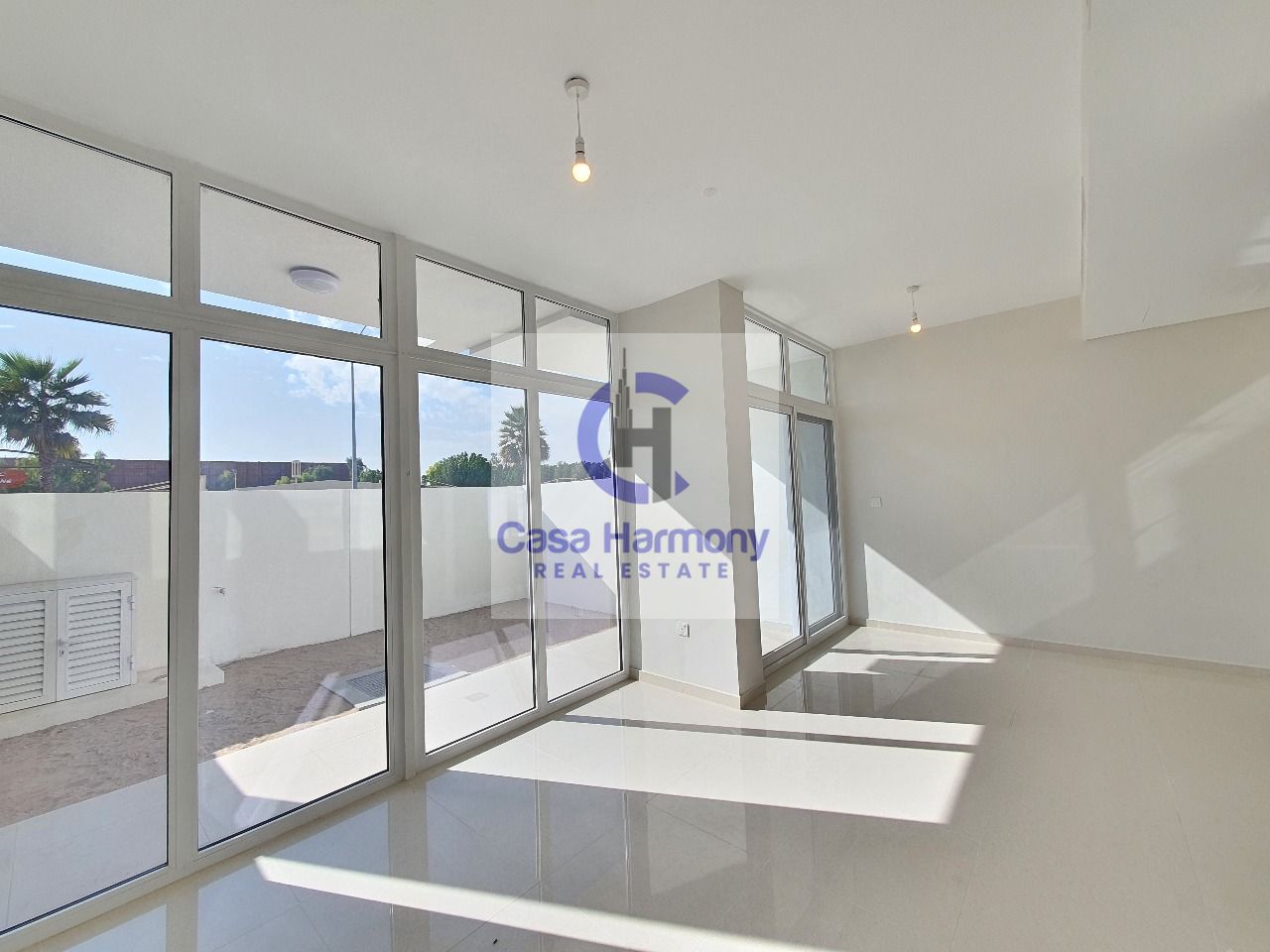 Single Row | Close to the Pool | Corner Plot