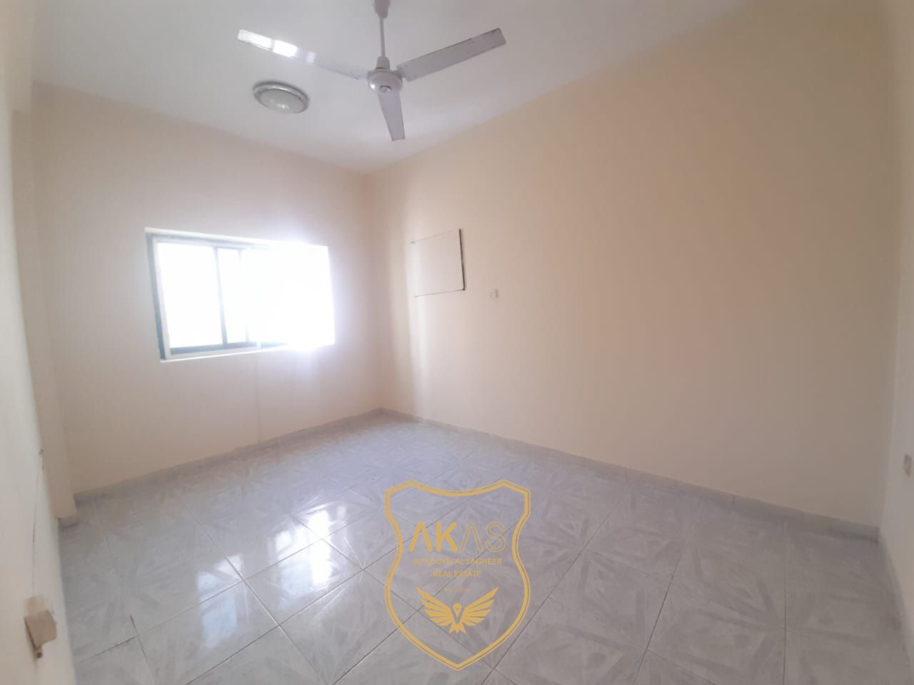 1bhk with balcony window ac available in nabba Sharjah