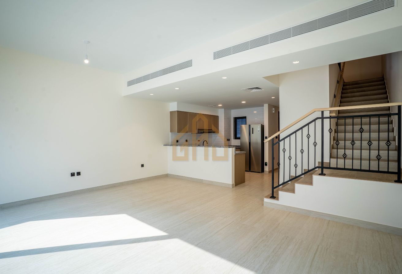 LUXURY LIVING| VACANT| CORNER UNIT| SPACIOUS