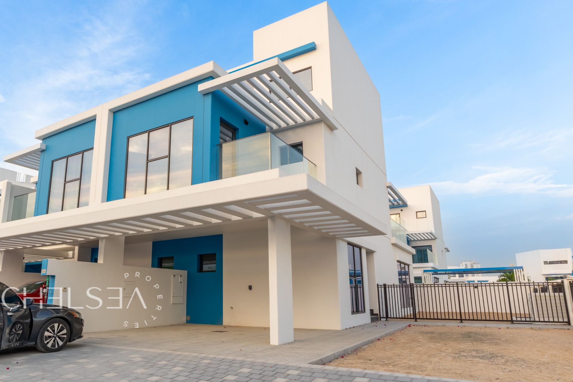 COMMUNITY EXPERT | LARGE LAYOUT | READY TO MOVE
