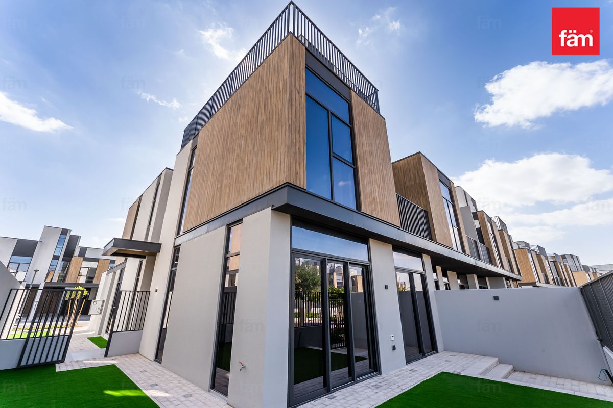 G+2 | 4 Bed + 1 | Backing Onto The Park