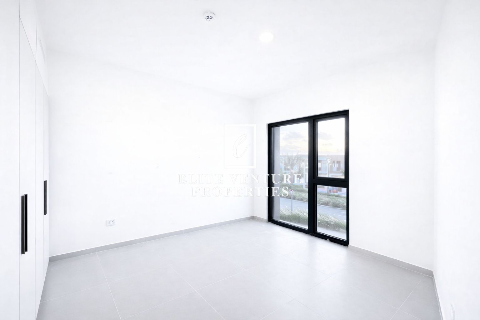4+Maid | Large Corner Unit | Brand New | Opposite Pool | Landscaped