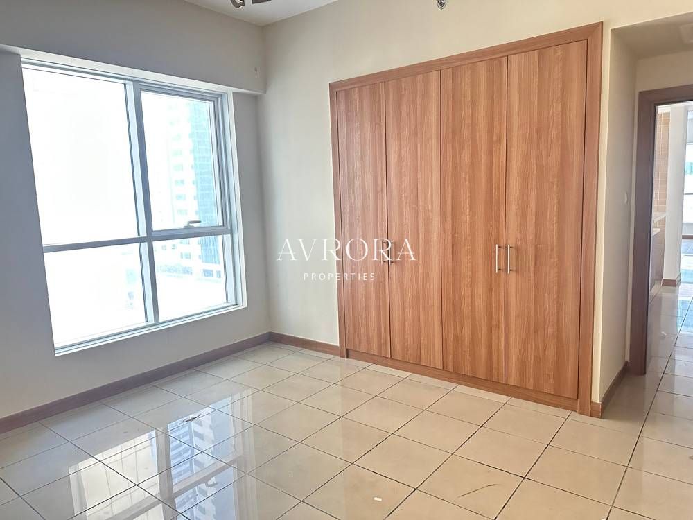 1BR Huge Layout / Near Beach and Tram / Vacant Now