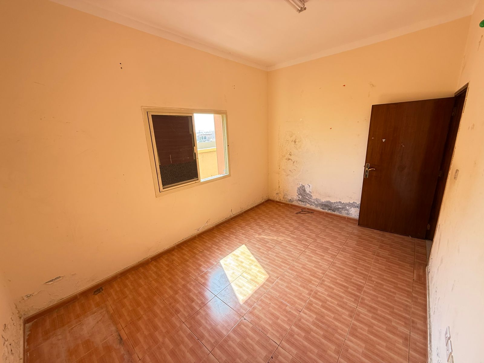 One-bedroom apartment with living room in Al Rawda, close to Layali Beirut Restaurant Split air conditioning Maintenance by the landlord One bathroom