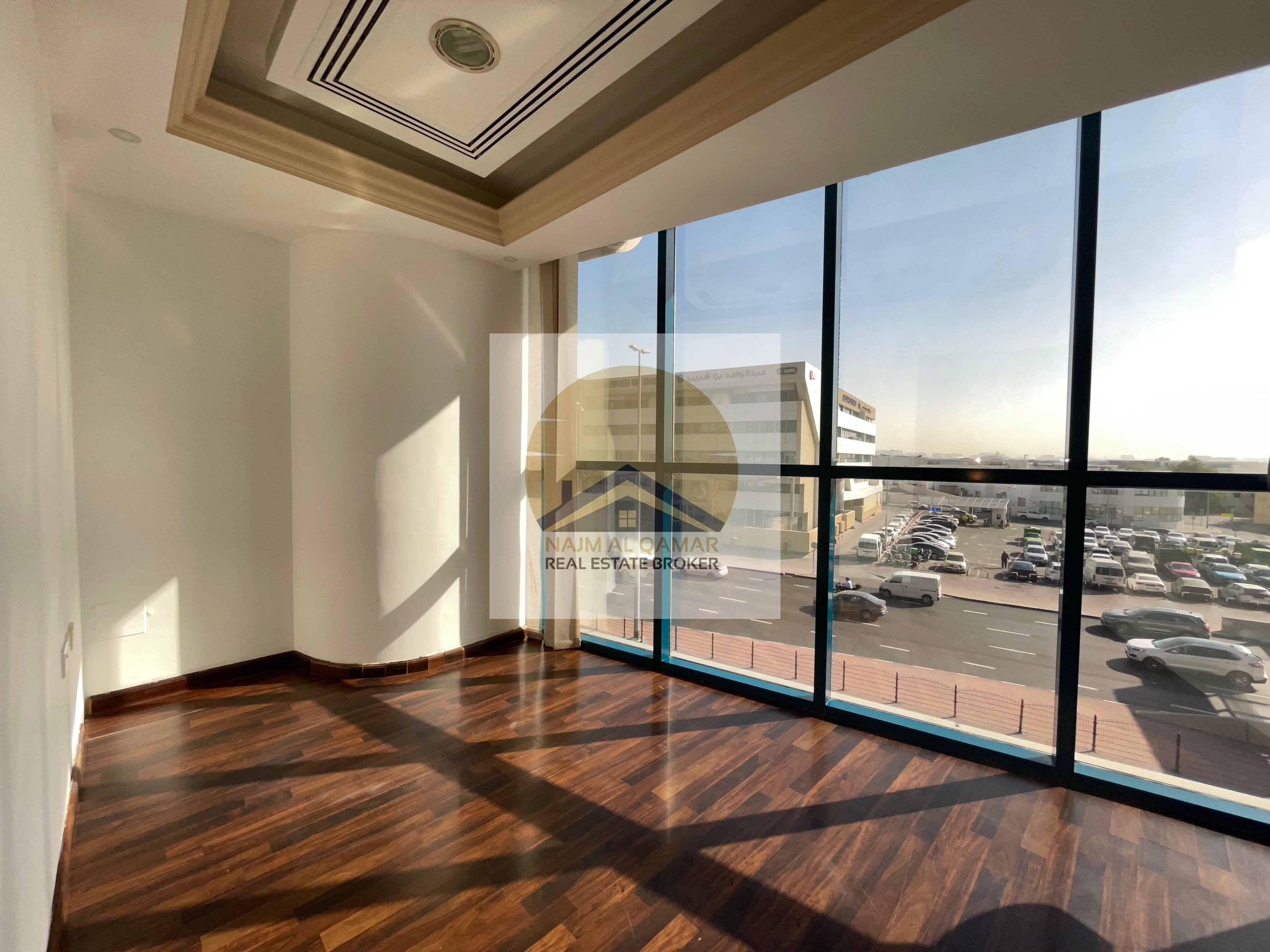 Chiller free, Luxurious office with glass partition