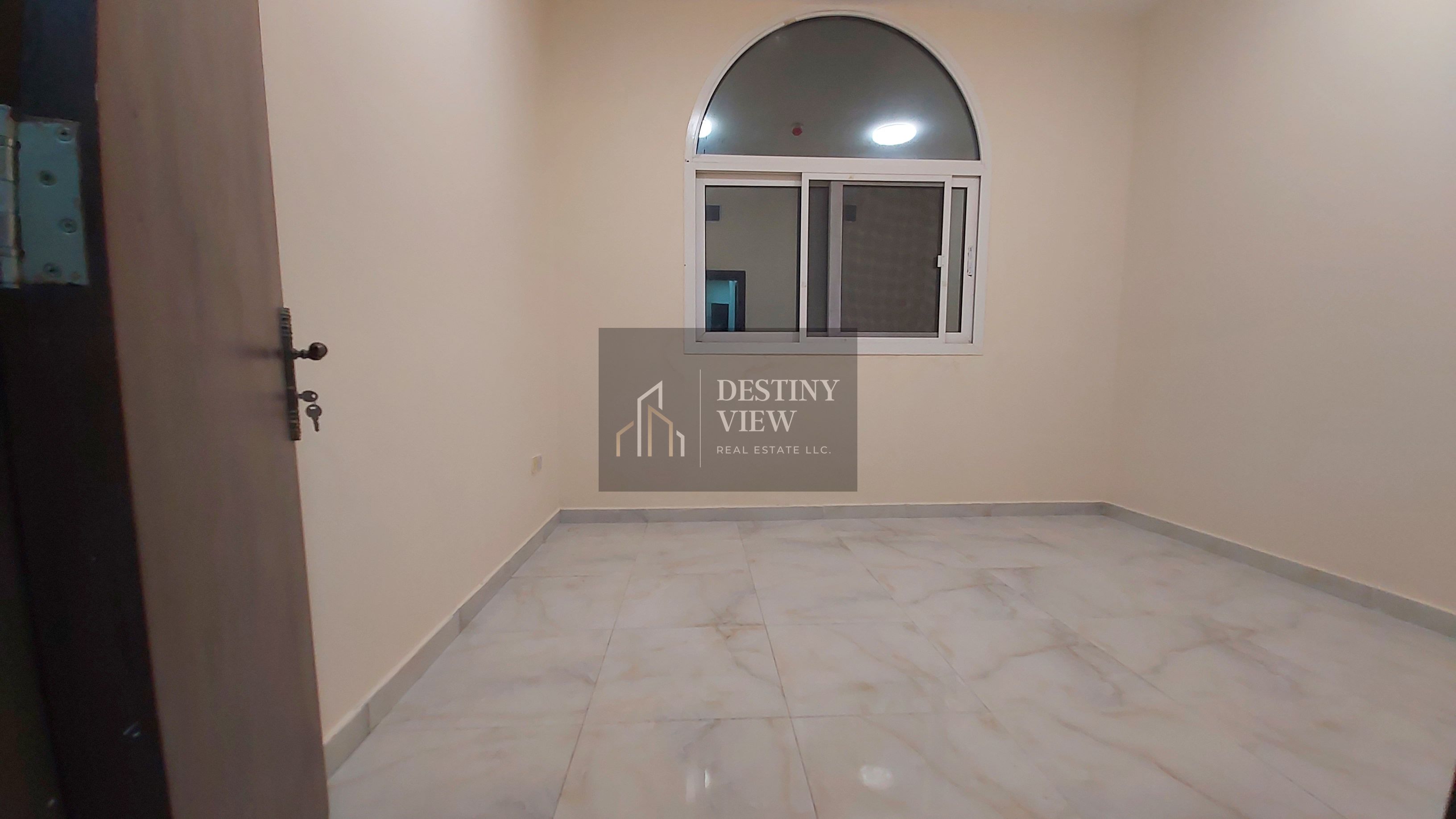 Iavish 1BHK apartment only 40kb with master room