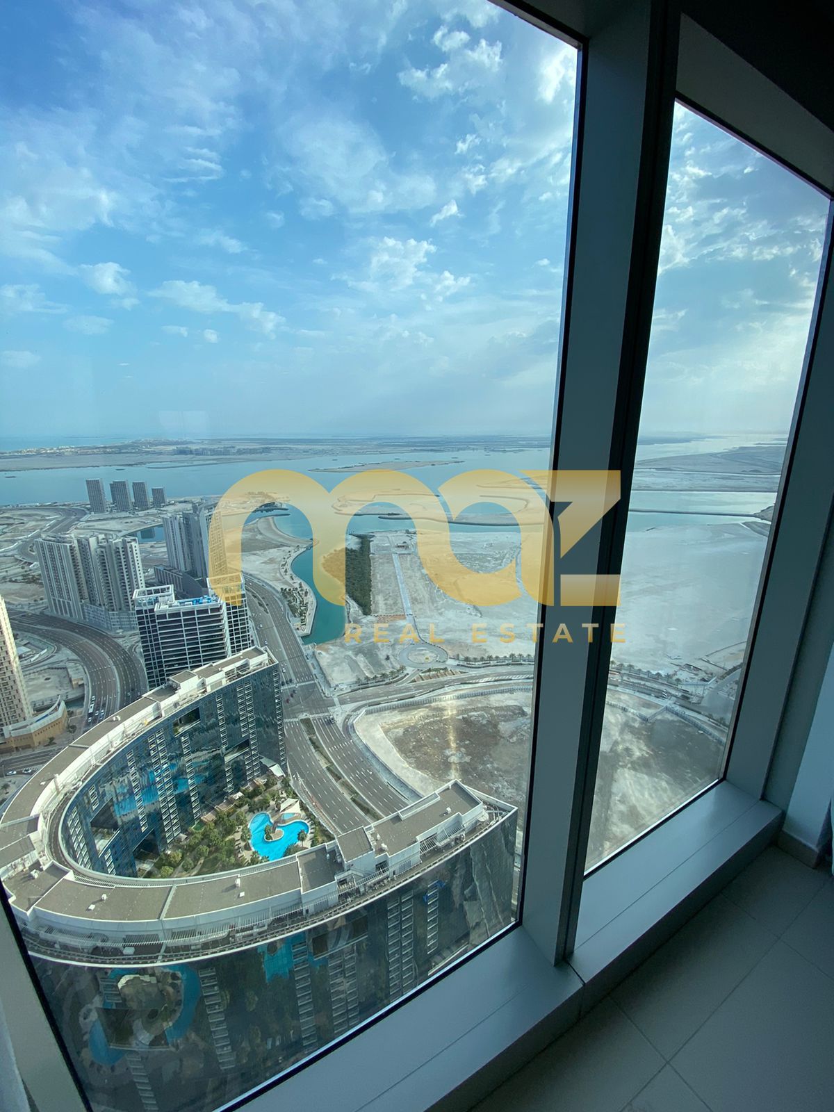 Elegant 2-Bedroom + Study in Gate Towers – Luxury