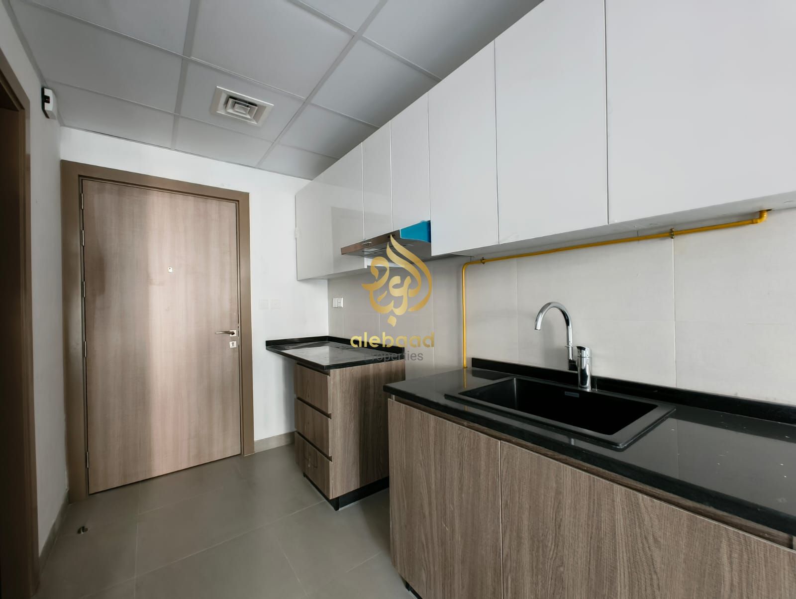 Ready to move/Specious studio apartment/All Amenities/very prime location