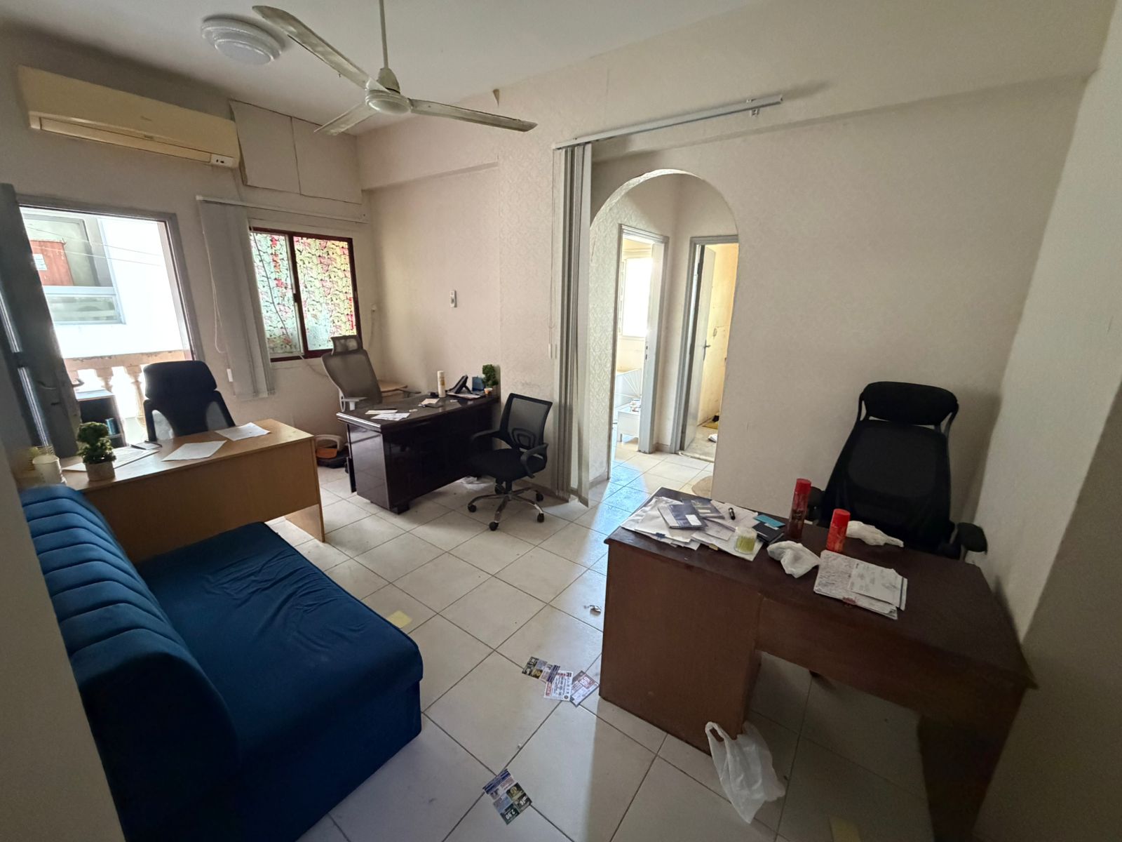 One bedroom and living room for rent, second row from Ajman Corniche, with balcony and split AC, for 25,000 AED payable in 6 installments.