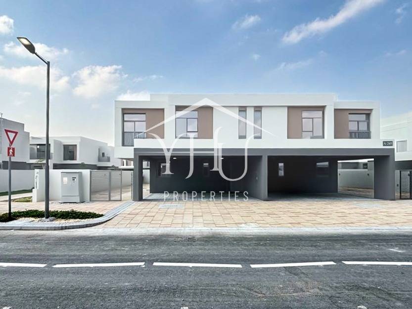 Spacious 4BR Villa | Beach Access | Vacant