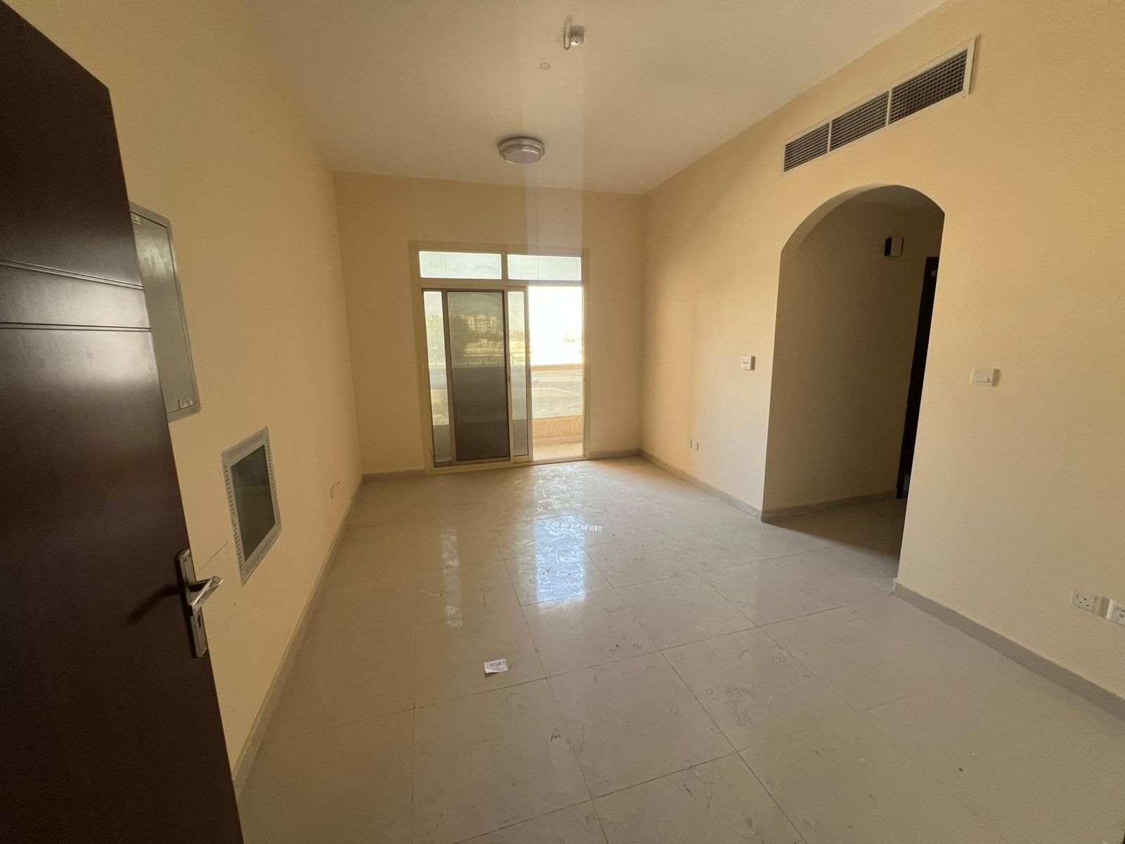 First tenant, excellent price, prime location, maintenance included by the owner, excellent layout with a master bedroom