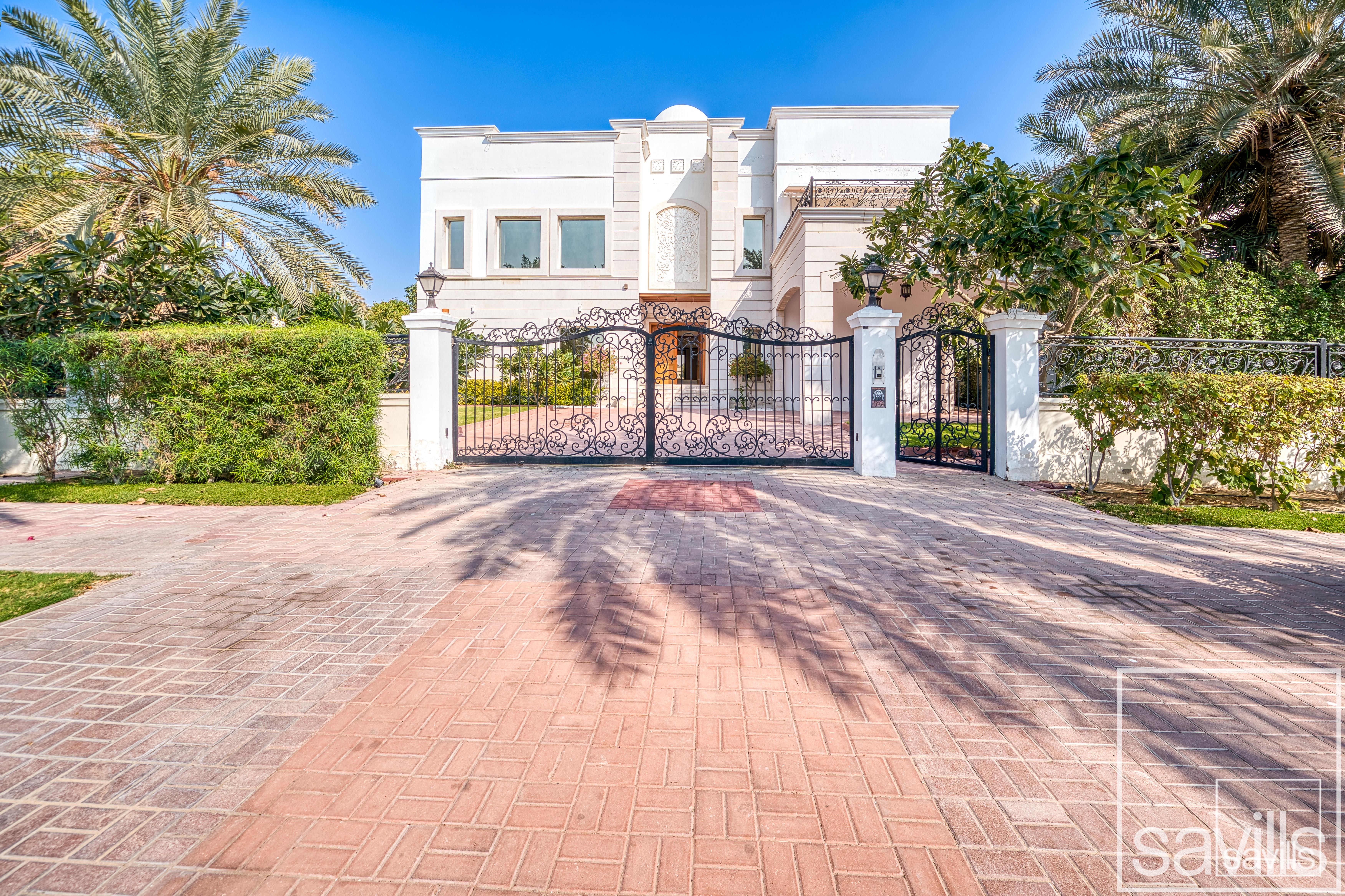 Lake View | Vacant | Perfect Condition