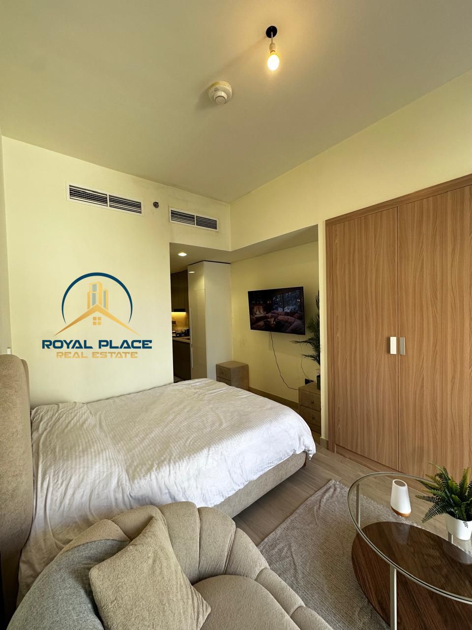 Studio Apartment Prime MBR Location