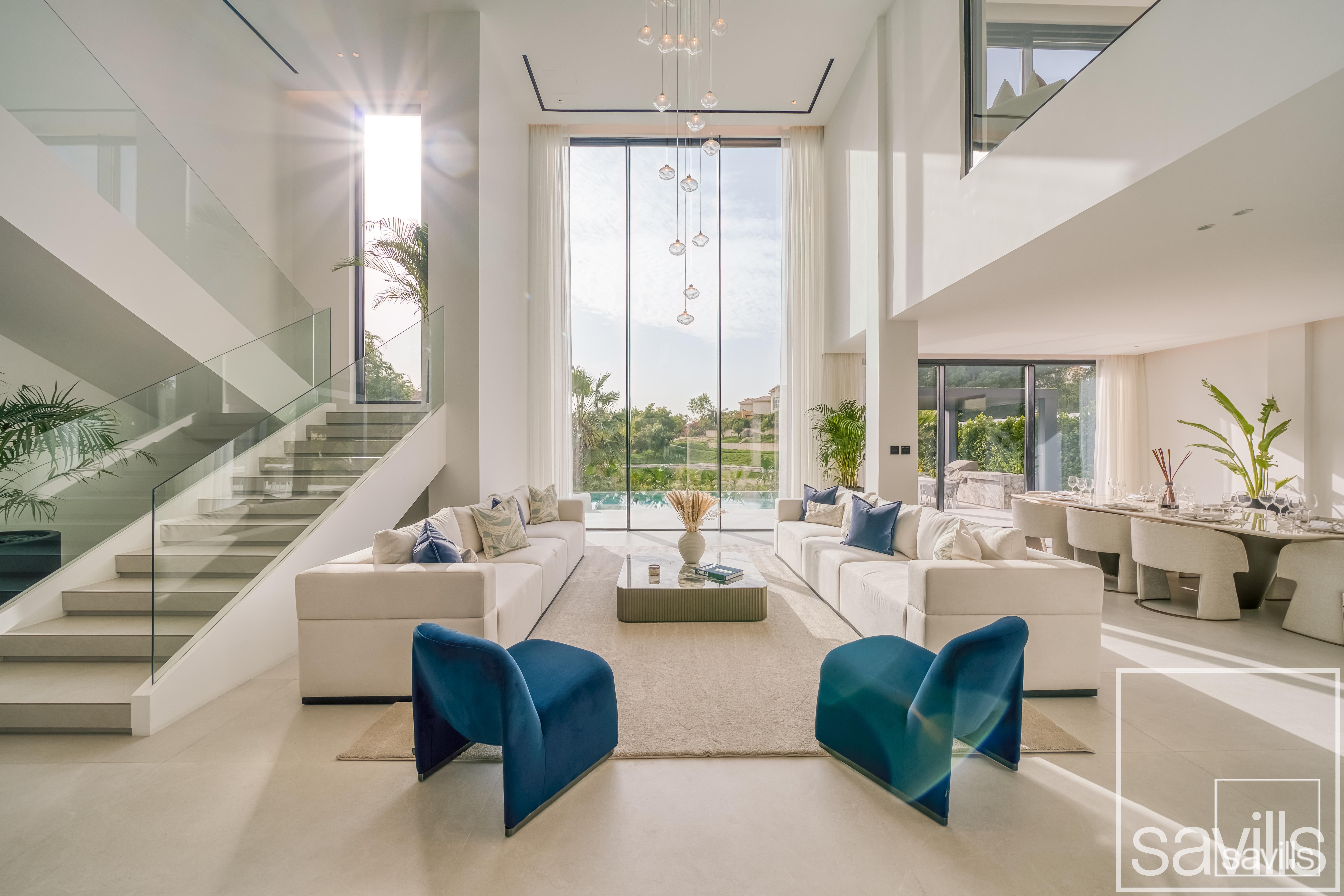 The Last Miami Villa With 5 Bedrooms & A Lake View