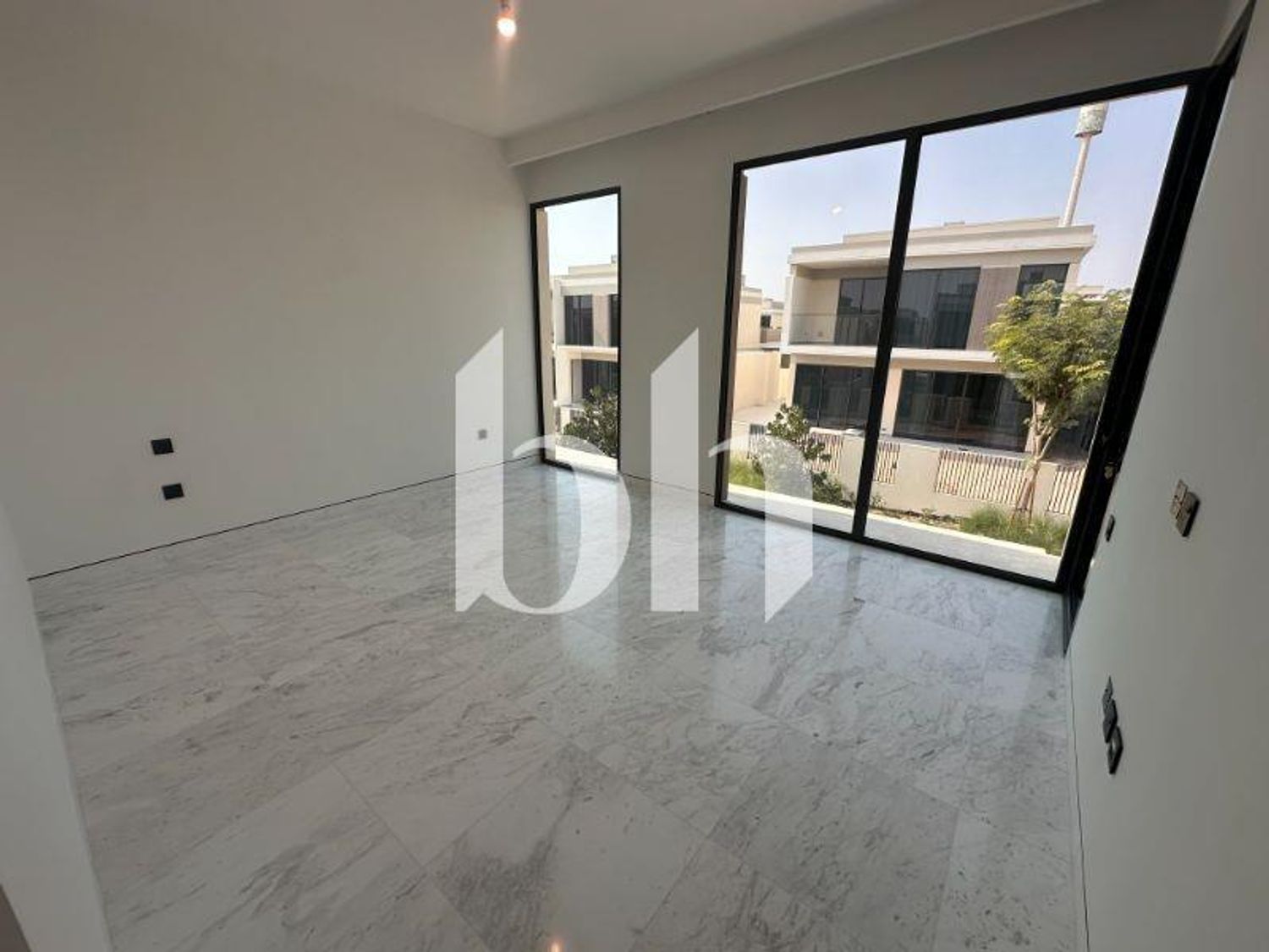 Large Plot | Stunning Upgrades | Desirable