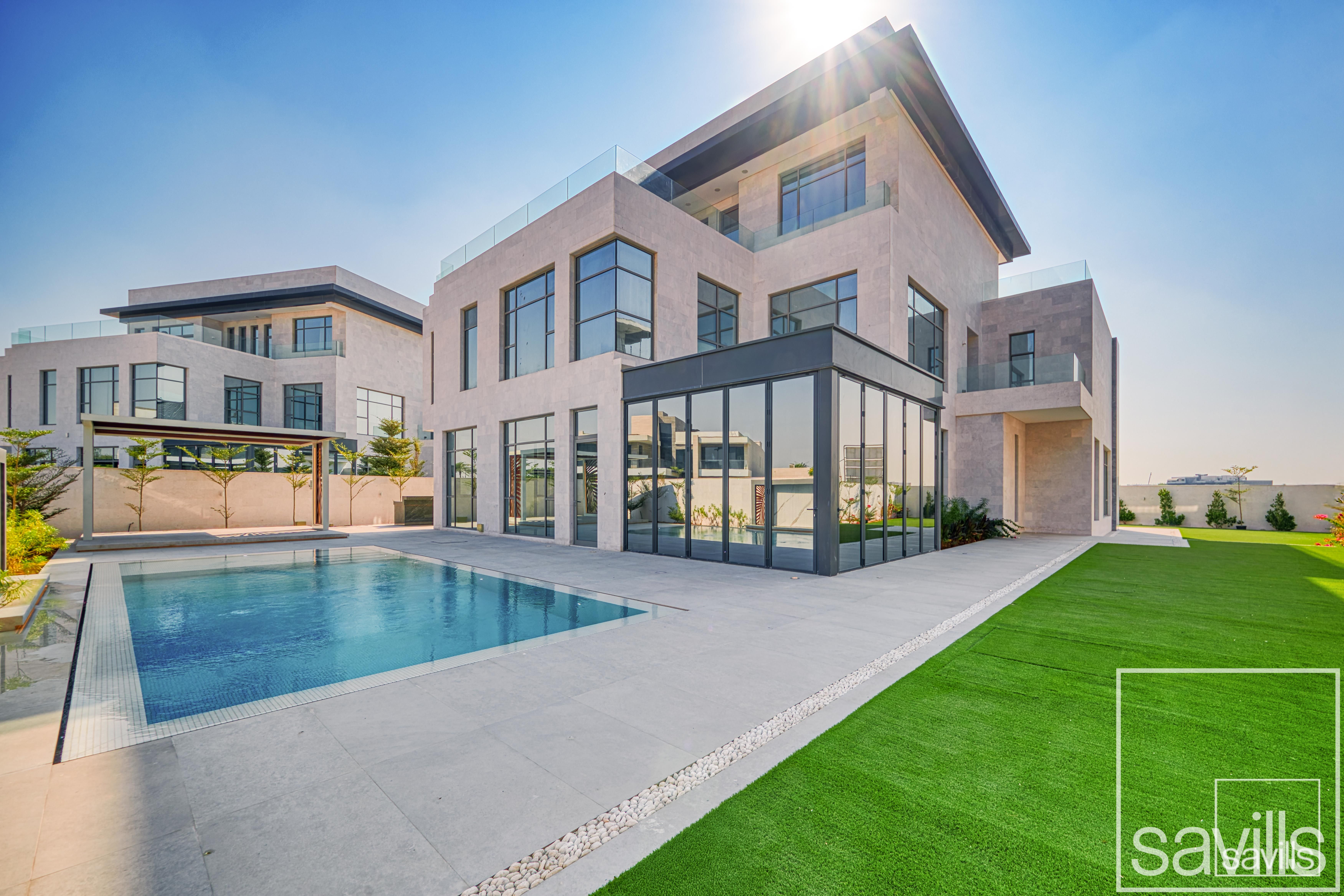 Custom Built | Luxurious | Lagoon Front Community