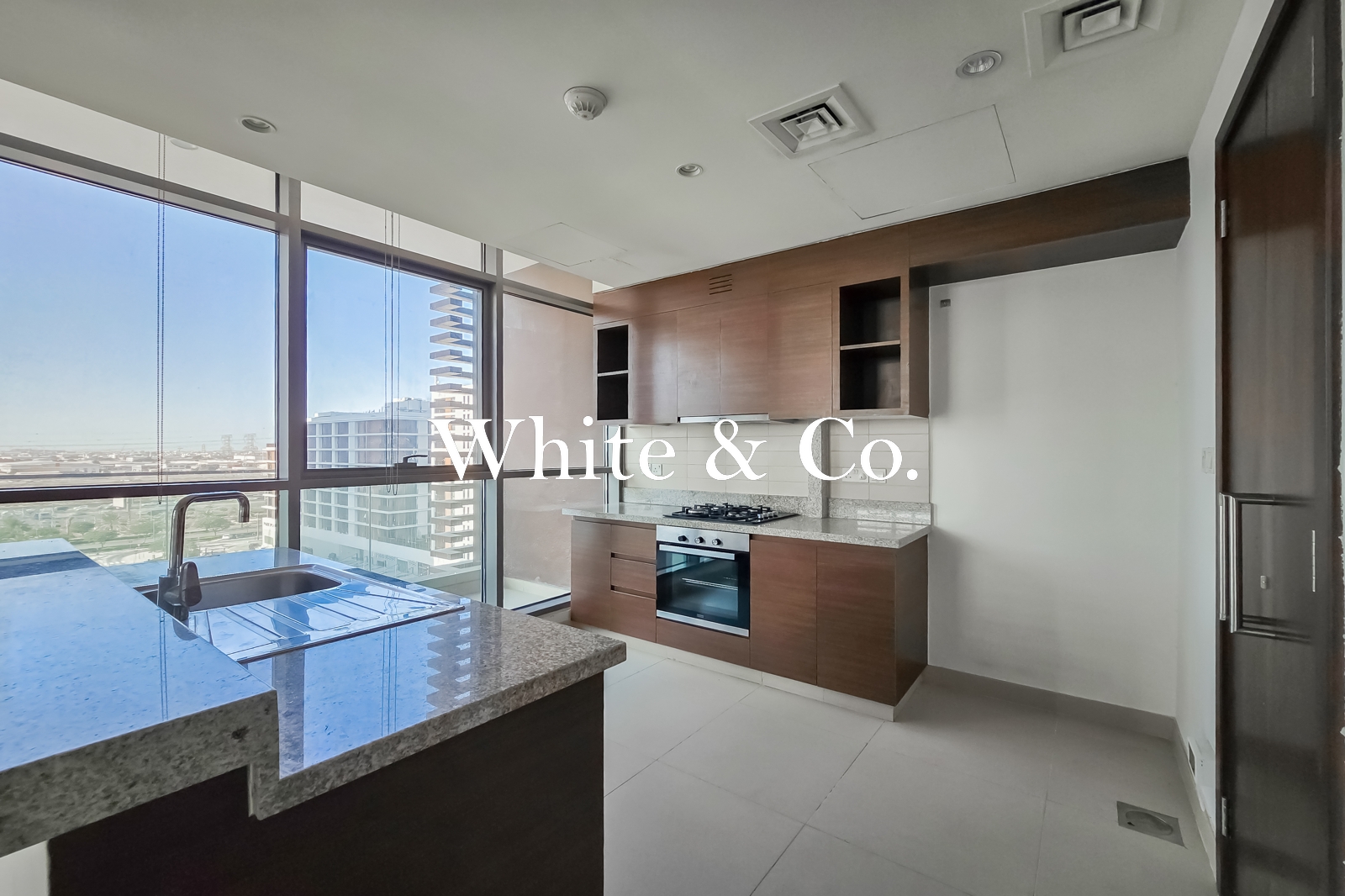 Corner Unit | Vacant | Rare Layout