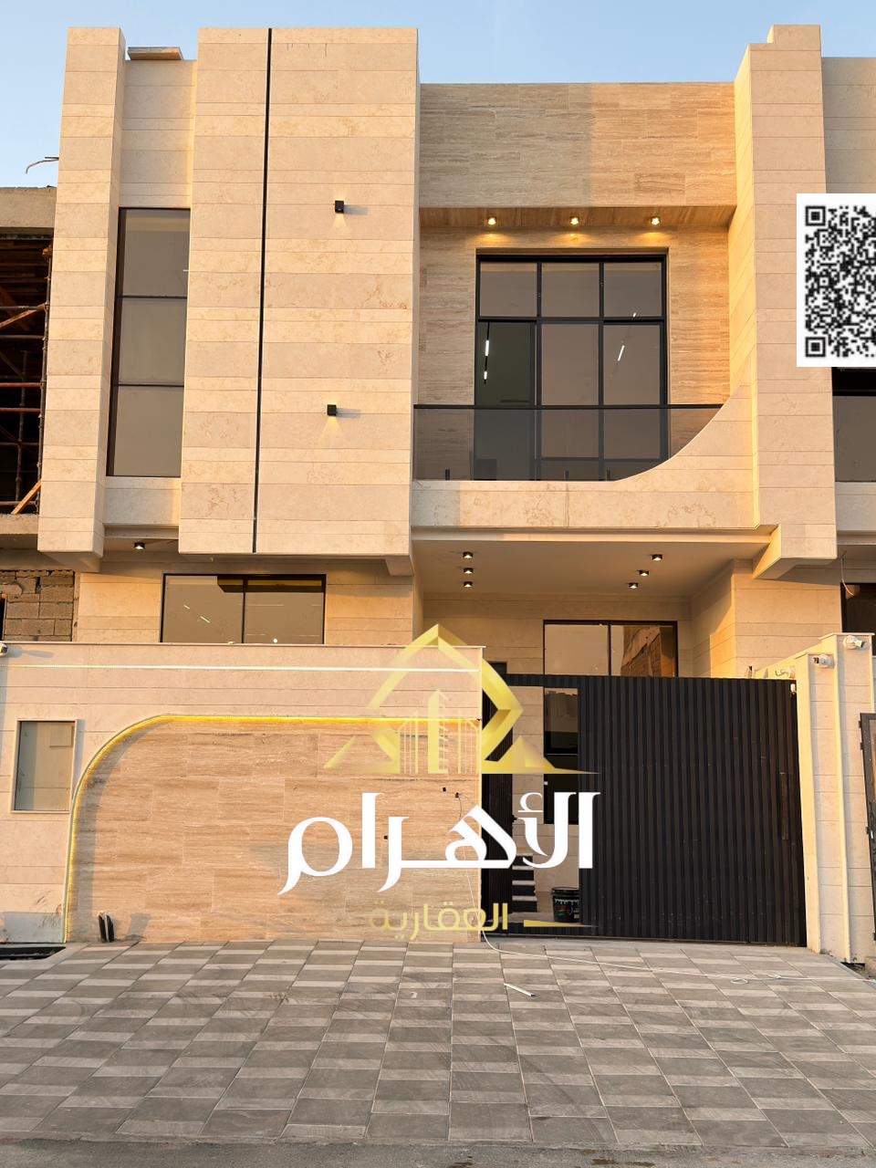 Own a villa with a price including registration and ownership fees. Two floors and a rooftop. Personalized finishing. Excellent location. The villa ha