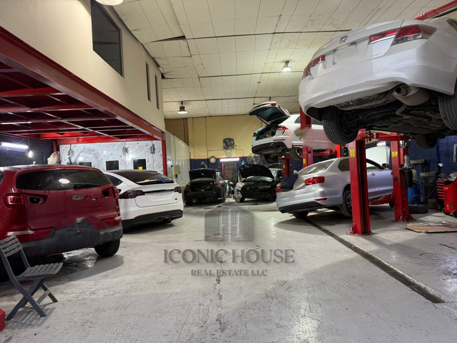 Warehouse (Auto Garage) For Rent in Al Quoz