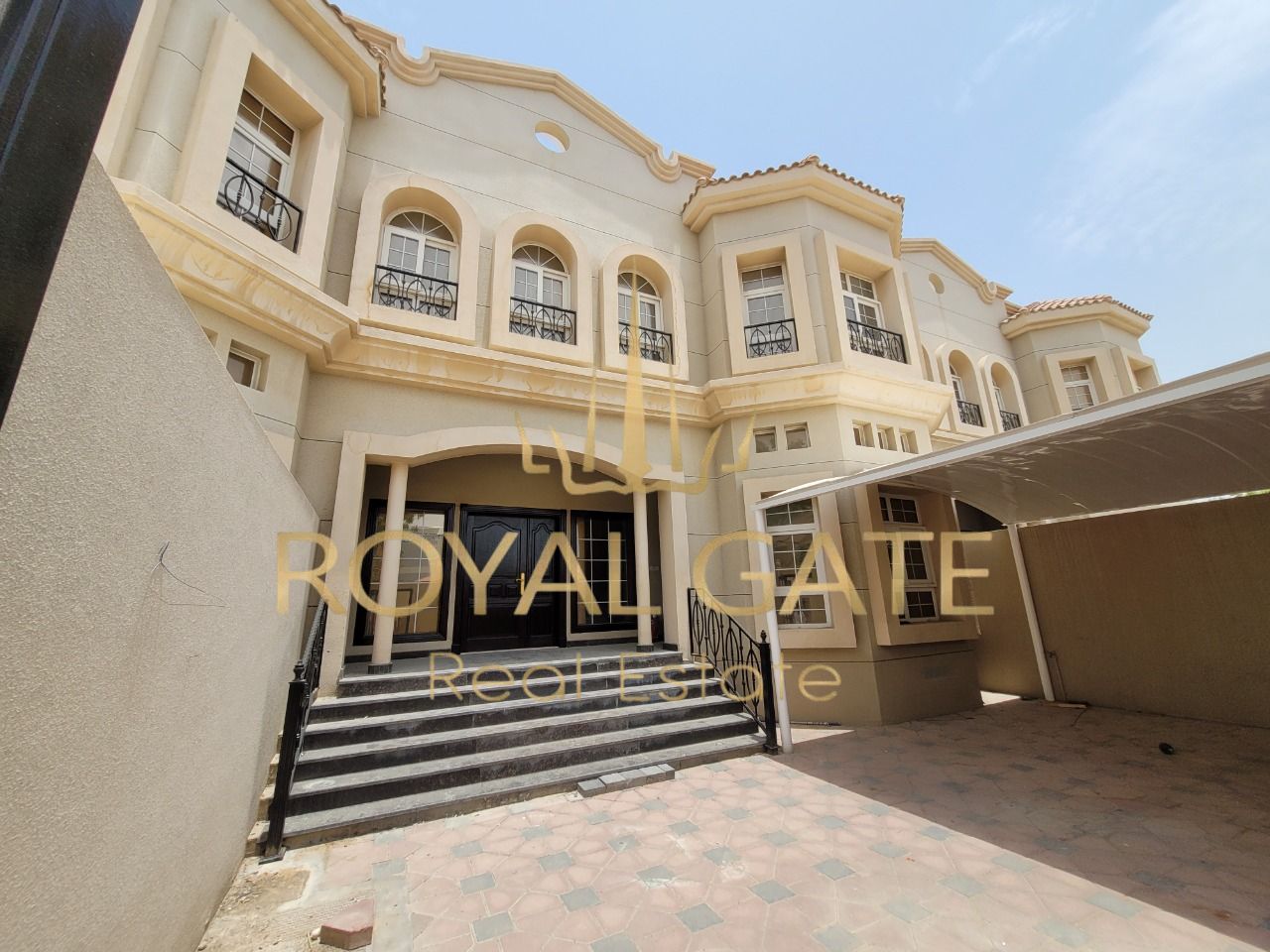 5 master bedroom l swimming pool l maide room