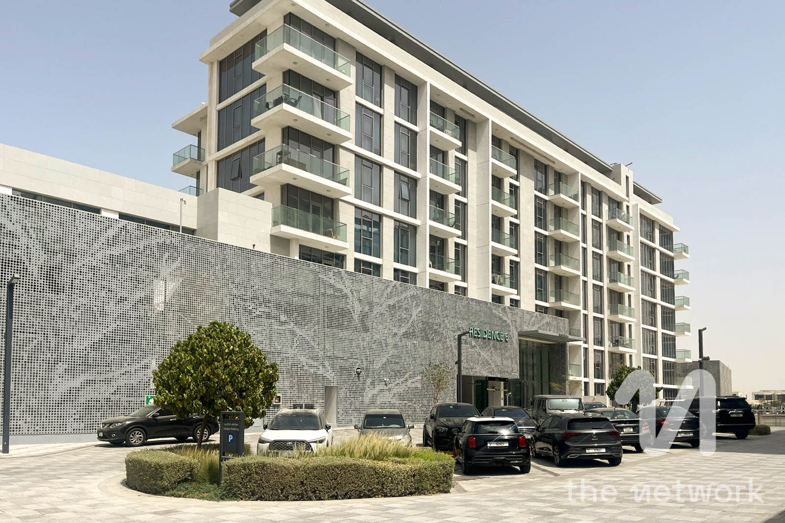 Large Layout | Skyline Views | Full Privacy