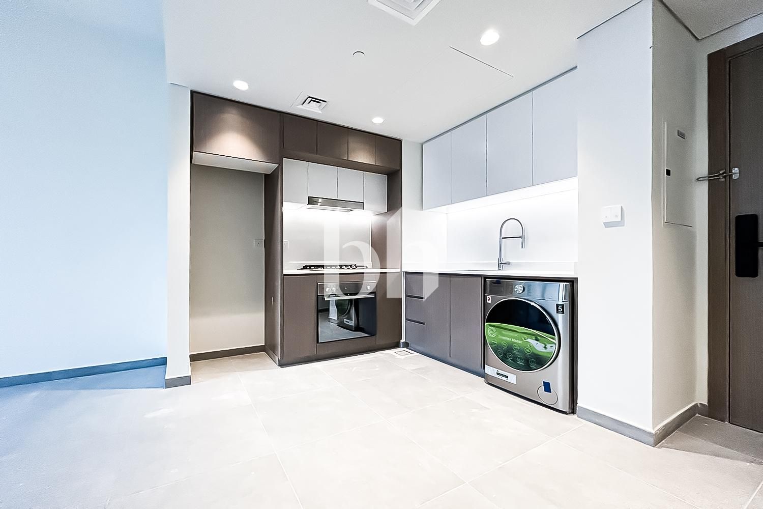 Near Park 1BR | Boulevard | Double Balcony